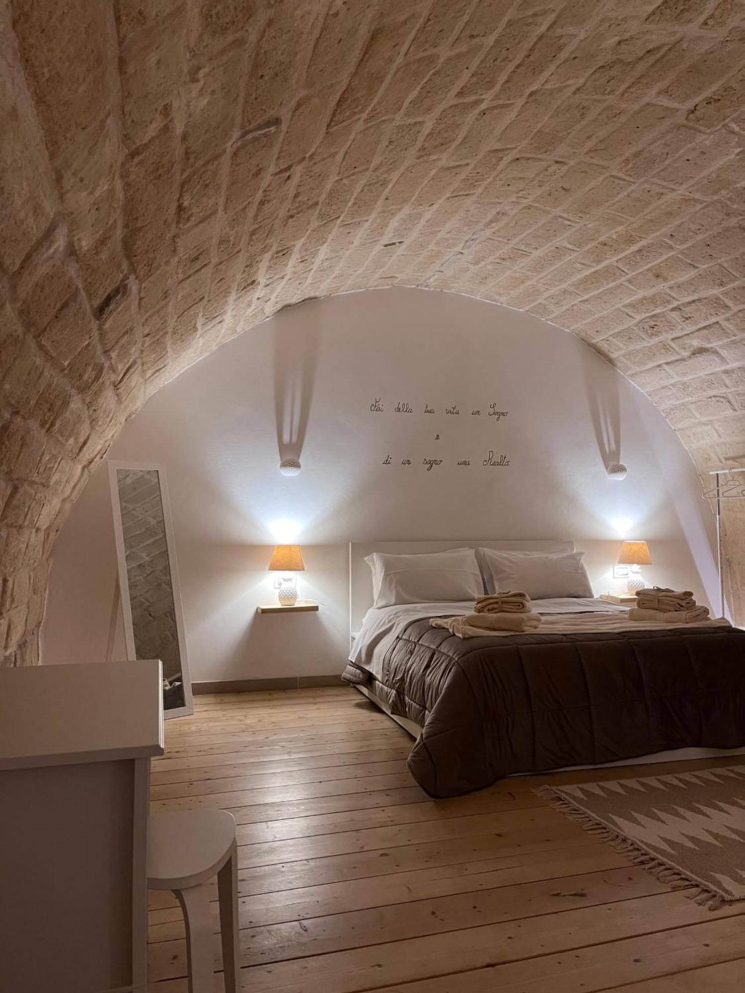 Epoca Suite House Трани Экстерьер фото