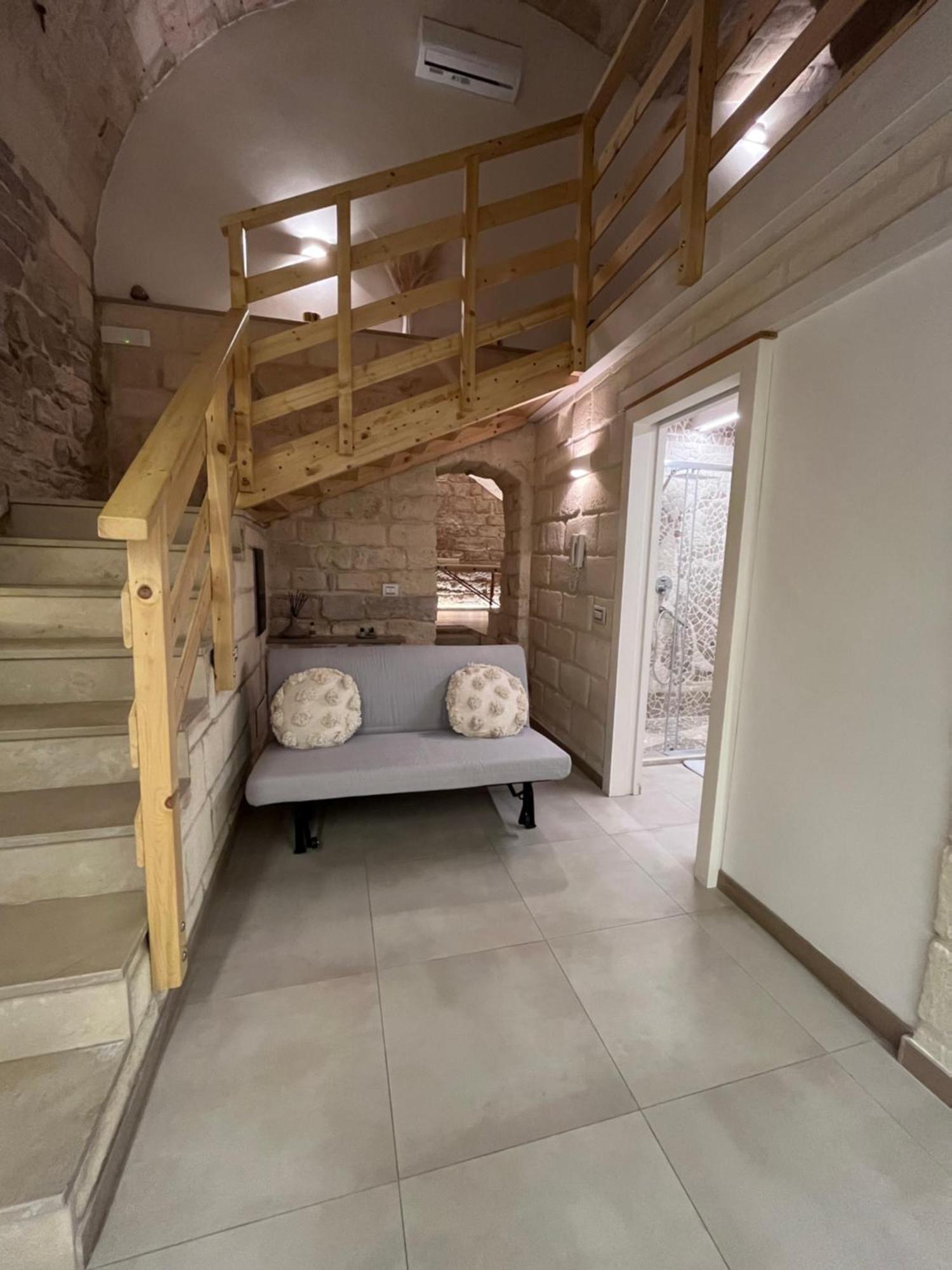 Epoca Suite House Трани Экстерьер фото