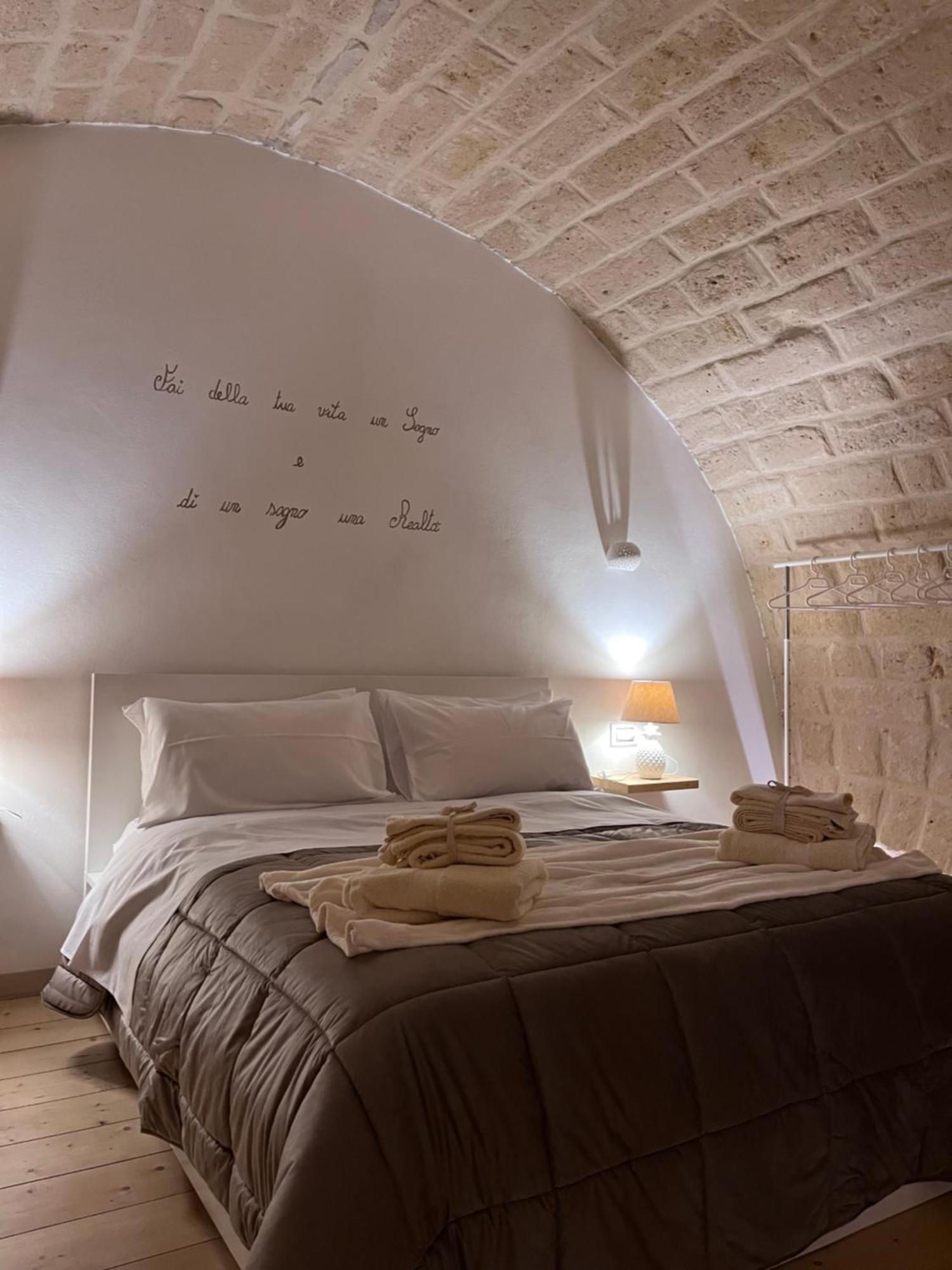 Epoca Suite House Трани Экстерьер фото