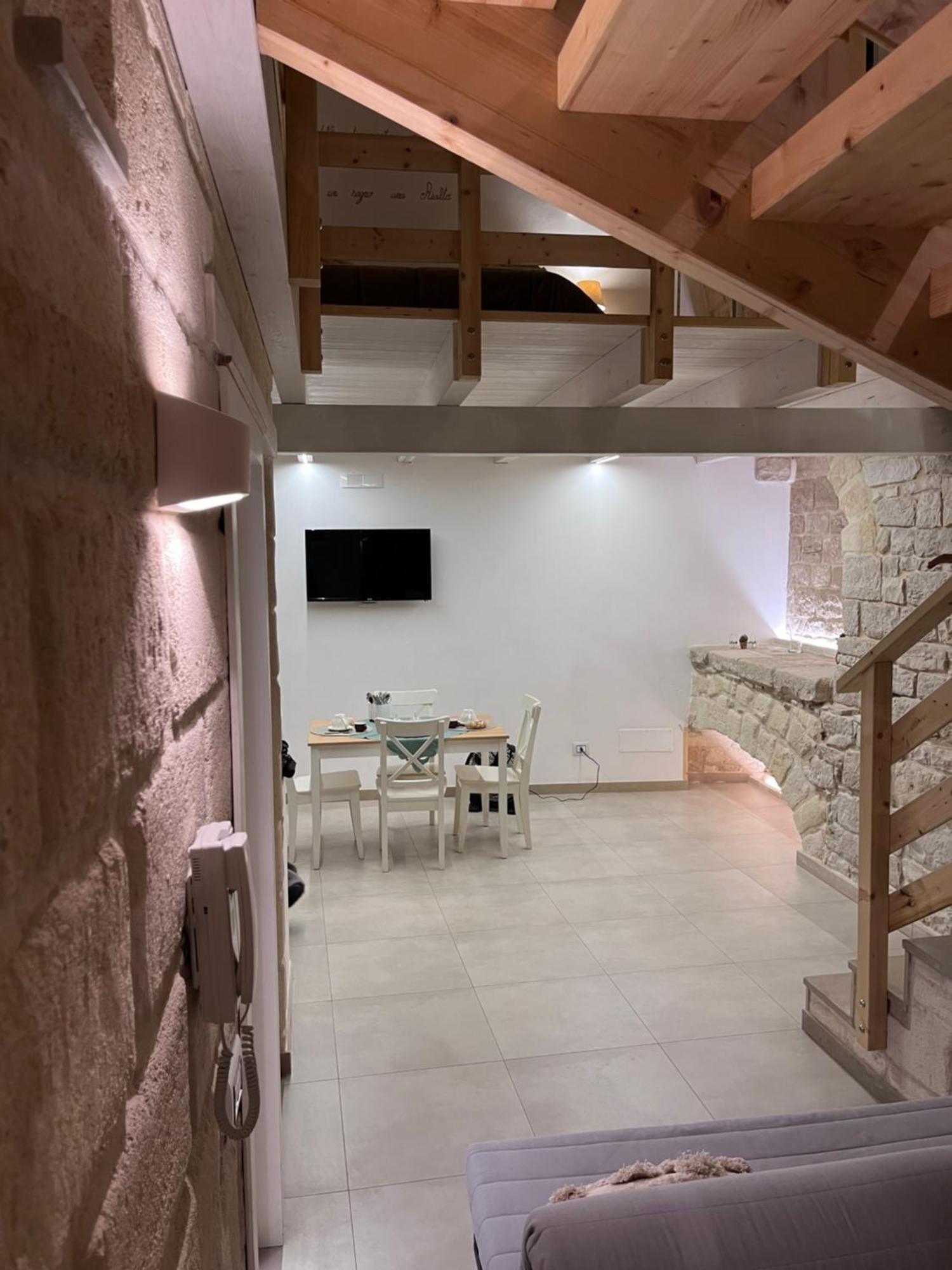 Epoca Suite House Трани Экстерьер фото